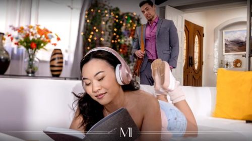 Sitter Swallows Her Squirt – Kimmy Kimm