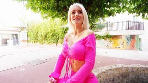 Eva, 34 years old, has a very wide appetite for hardcore